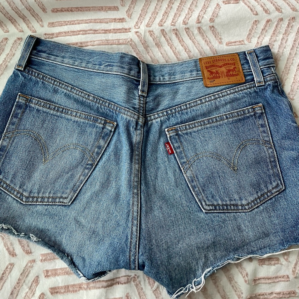 Levi’s 501 shorts, size 28